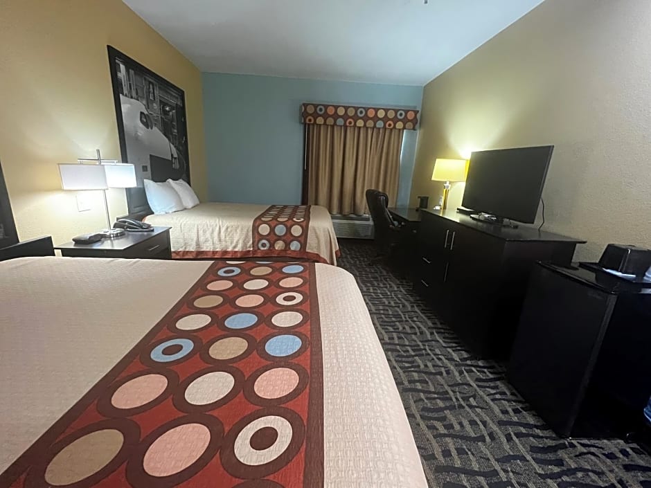 Super 8 by Wyndham Pasadena