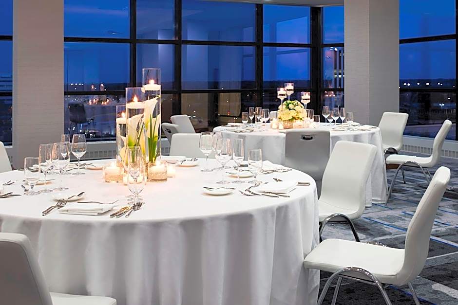 Le Meridien Chicago - Oakbrook Center