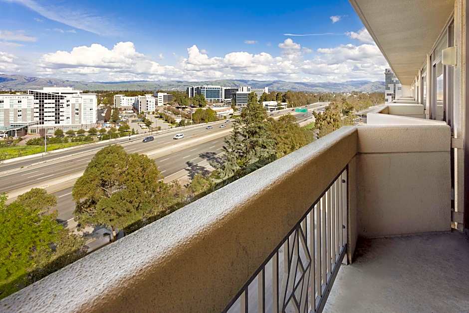Photo 1 of 5 of Gateway 1 King Bed Suite, Balcony, High Floor