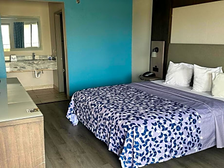 Standard Room with One King Bed - Non-Smoking