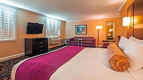 King Suite - Non-Smoking