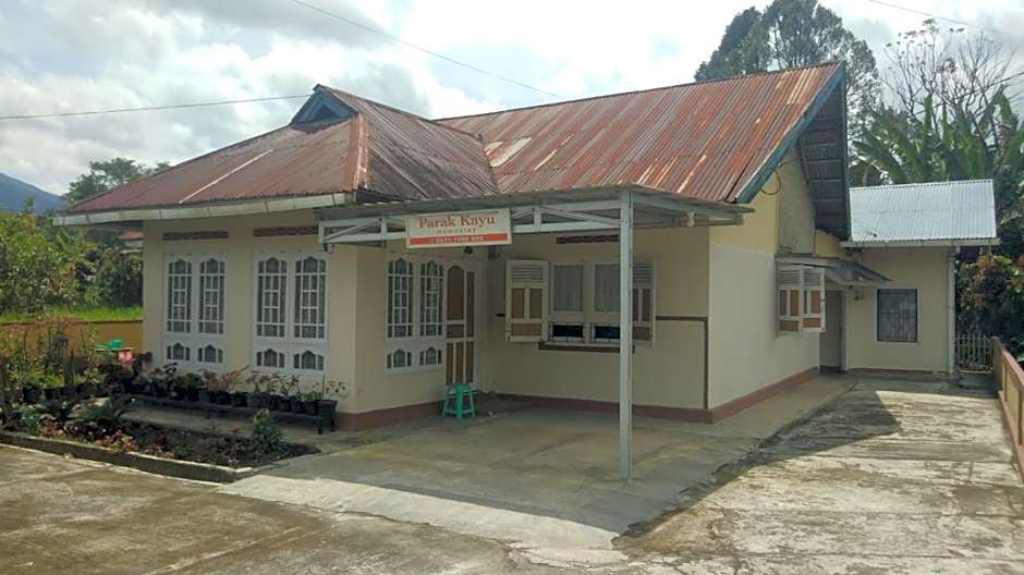 HOMESTAY PARAK KAYU