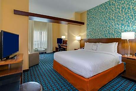 King Suite with Sofa Bed - Hearing Accessible