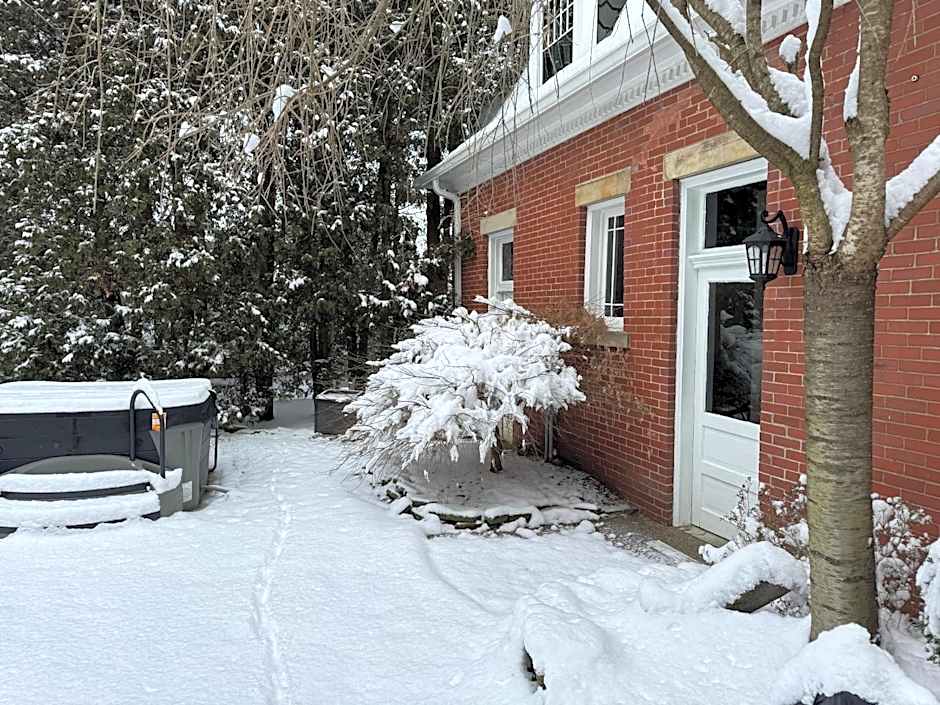 South Broadway Manor B&B - Near Fallingwater, Ohiopyle State Park, Hiking & Biking trails GAP
