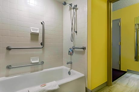 1 King Bed Deluxe Room Non-Smoking