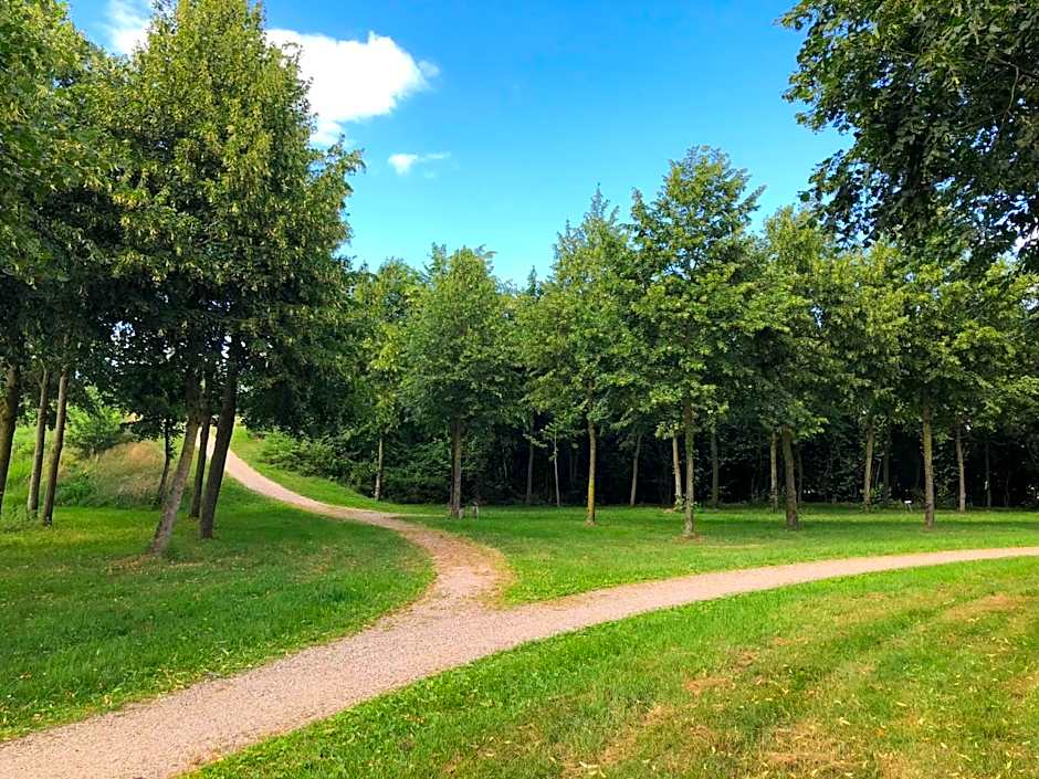 B&B nancy in holland met eigen badkamer , Jacuzzi niet inclusief , independent bathroom jacuzzi not included