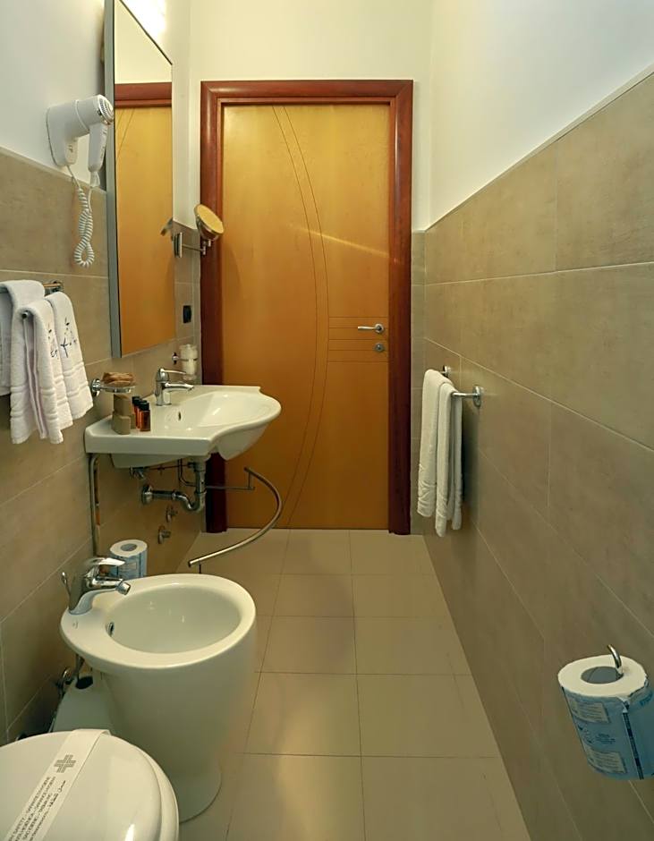 Piccadilly Rooms Restaurant and Beach