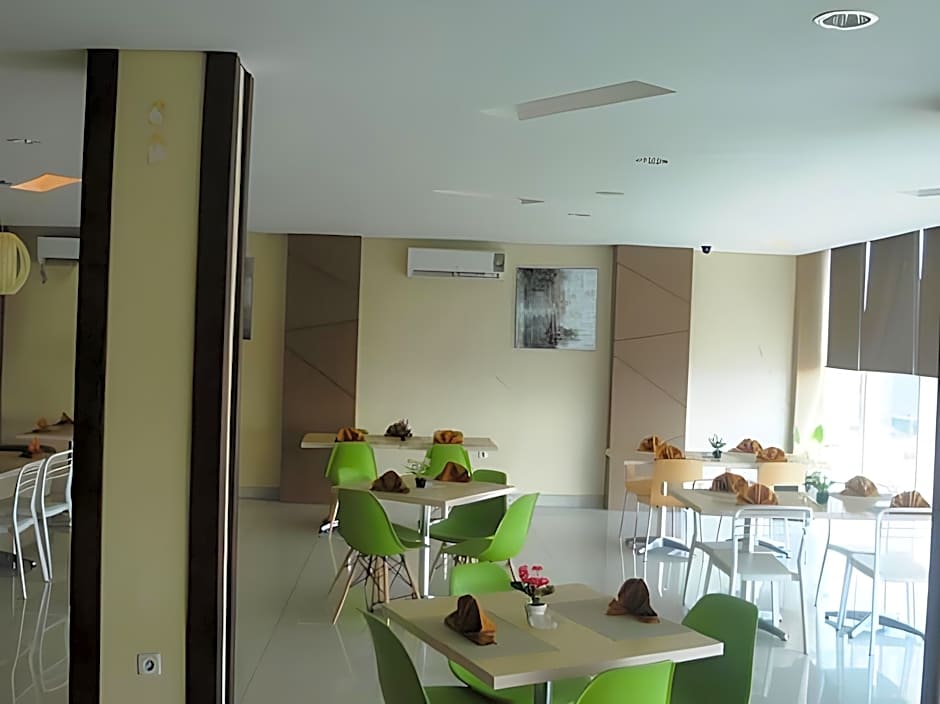 Max Hotel – Makassar, CA
