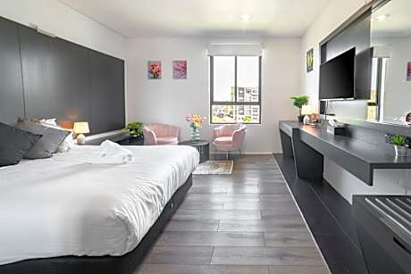 Deluxe Queen Room