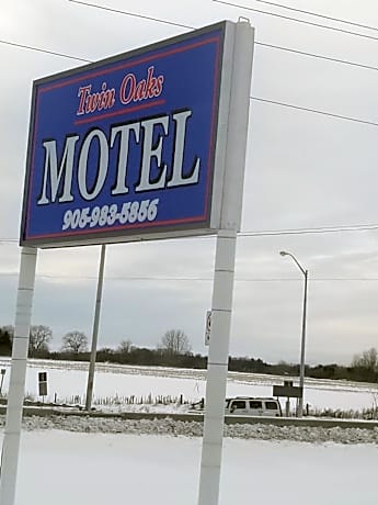Twin Oaks Motel
