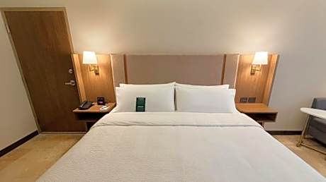 Standard King Room - Communications Accessible