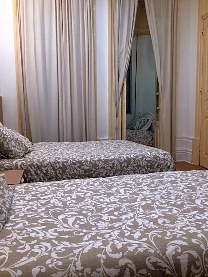 Lira Guest House B&B