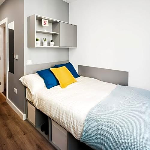 Zeni Ensuite, Point Campus, in the Vibrant Docklands
