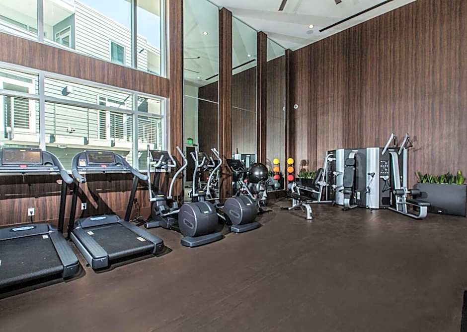 Fairfax District Chic City Oasis 2 BR Apt with Den 136