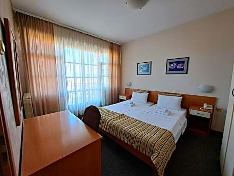 Double or Twin Room with Terrace