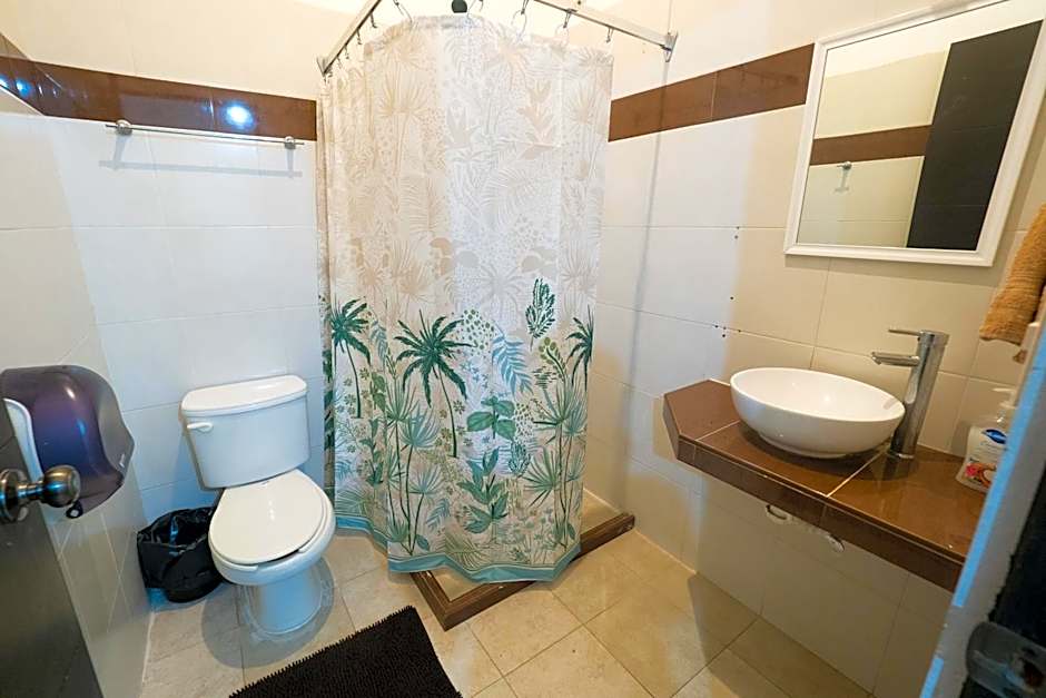 Nido Colibrí - Private Rooms and hostel Dorms in Remate de Paseo Montejo