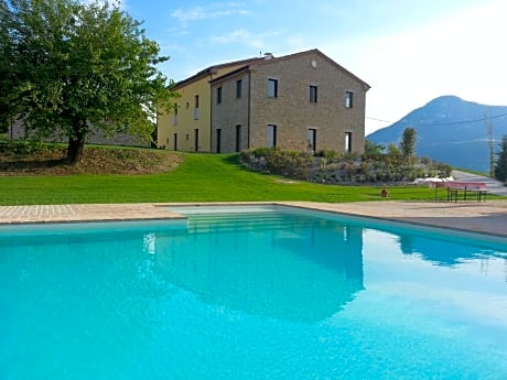 Amico Country House