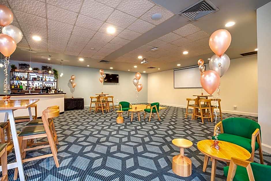 Nightcap at York on Lilydale