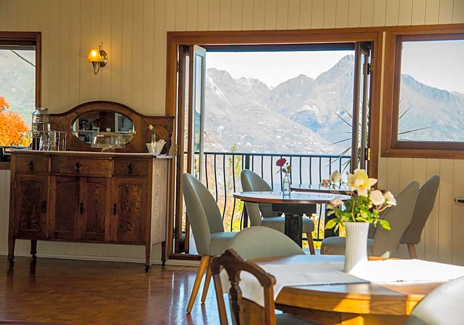 Queenstown House Bed & Breakfast and Apartments