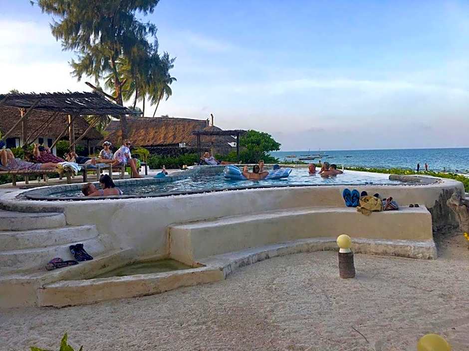 Driftwood Beach Lodge