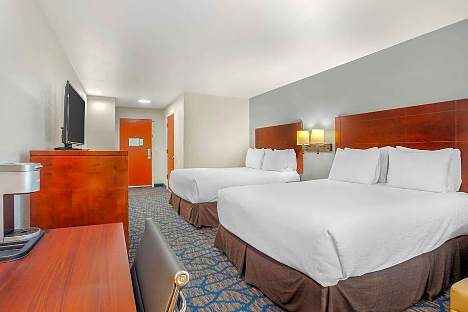 Best Western Plus Villa Del Lago Inn Patterson