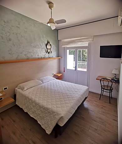 Elegance Quadruple Room with Balcony