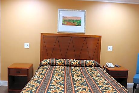 Accessible One Queen Bed
