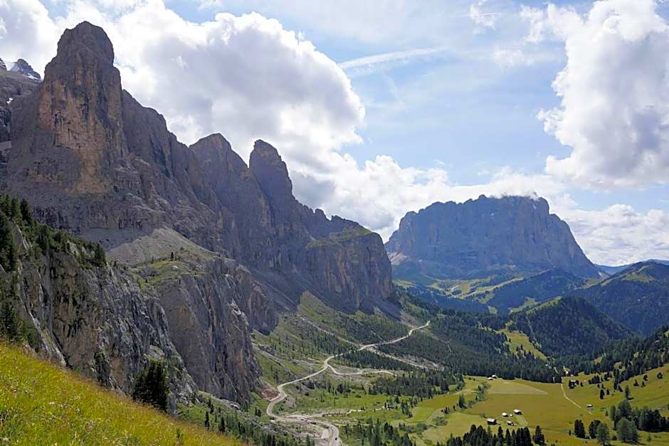 Arya Alpine Lodge