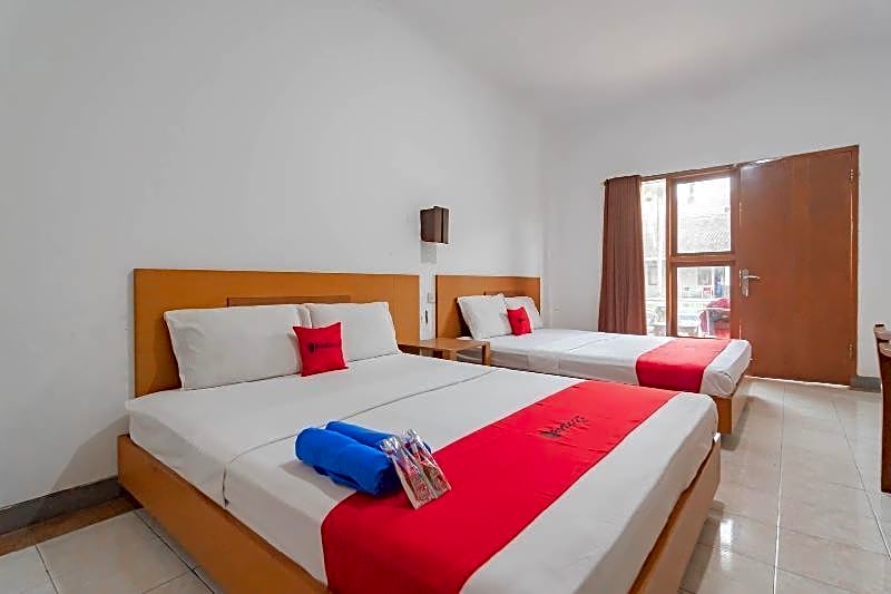 RedDoorz Plus @ Hotel Sofia Pangandaran