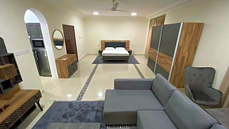 King Studio with Sofa Bed