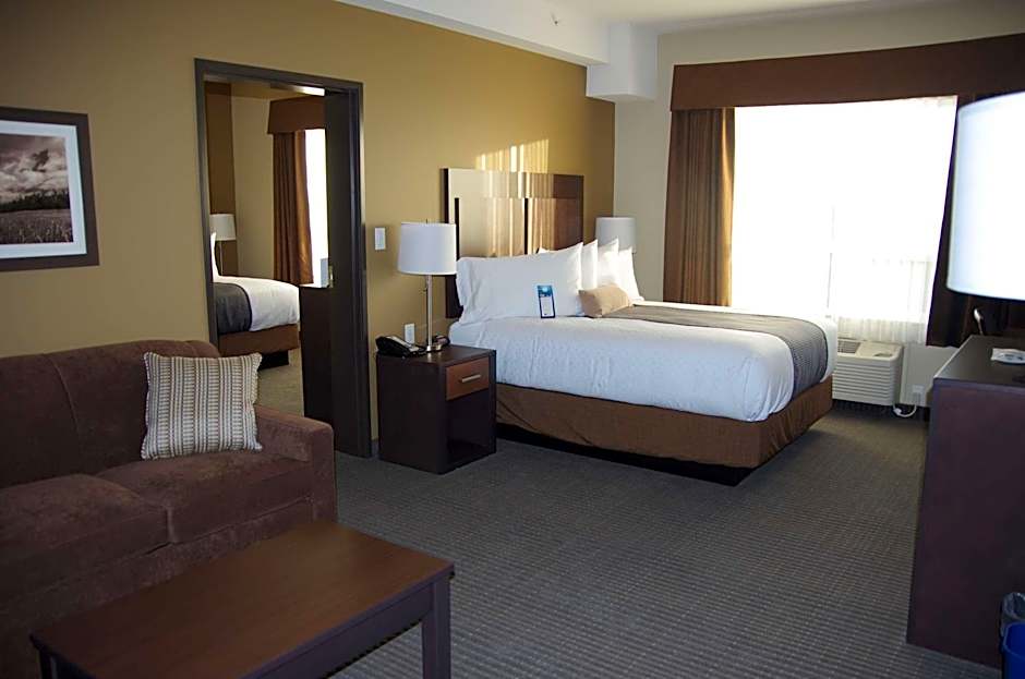 Best Western Plus Lacombe Inn & Suites