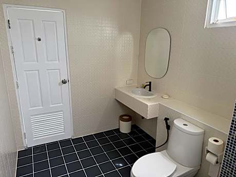 Studio Apartment with King Bed