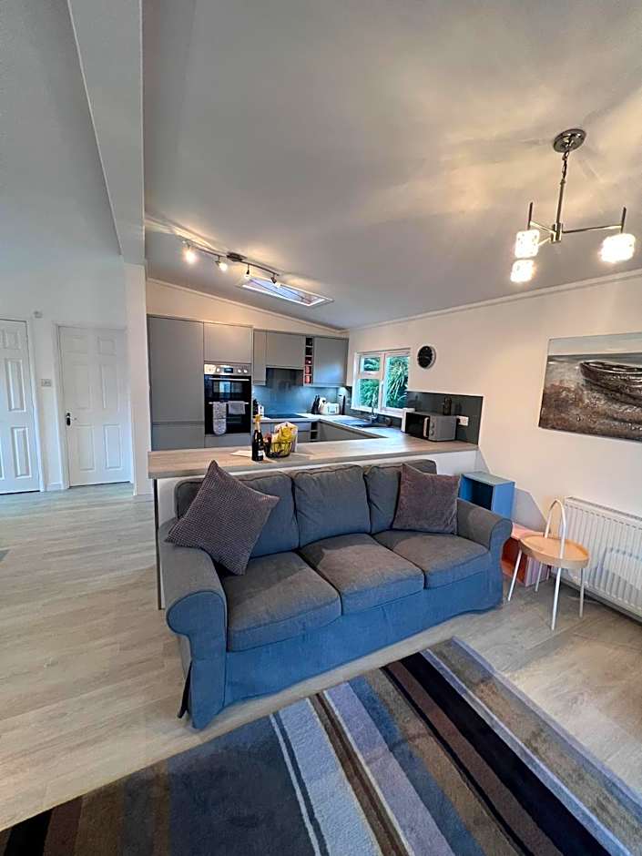 The Warren Holiday Park - Family Chalet