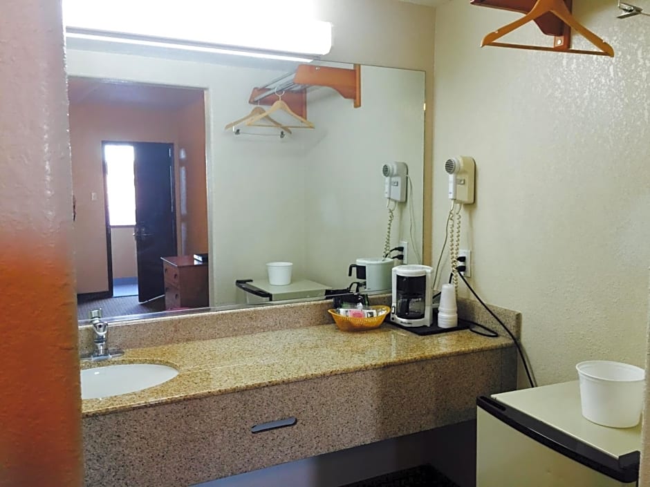 Economy Inn