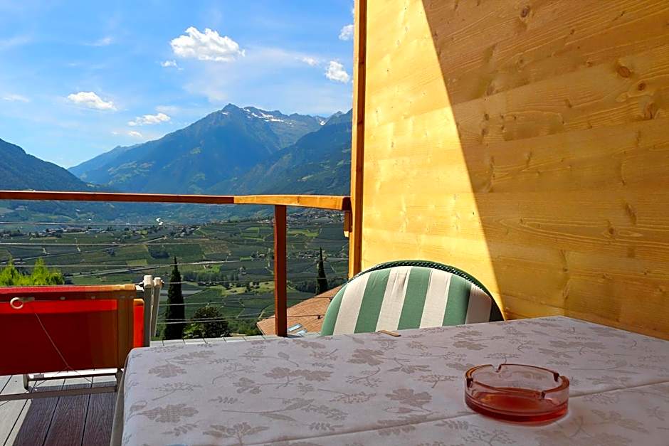 Schenna Garni Eden Bed & Breakfast