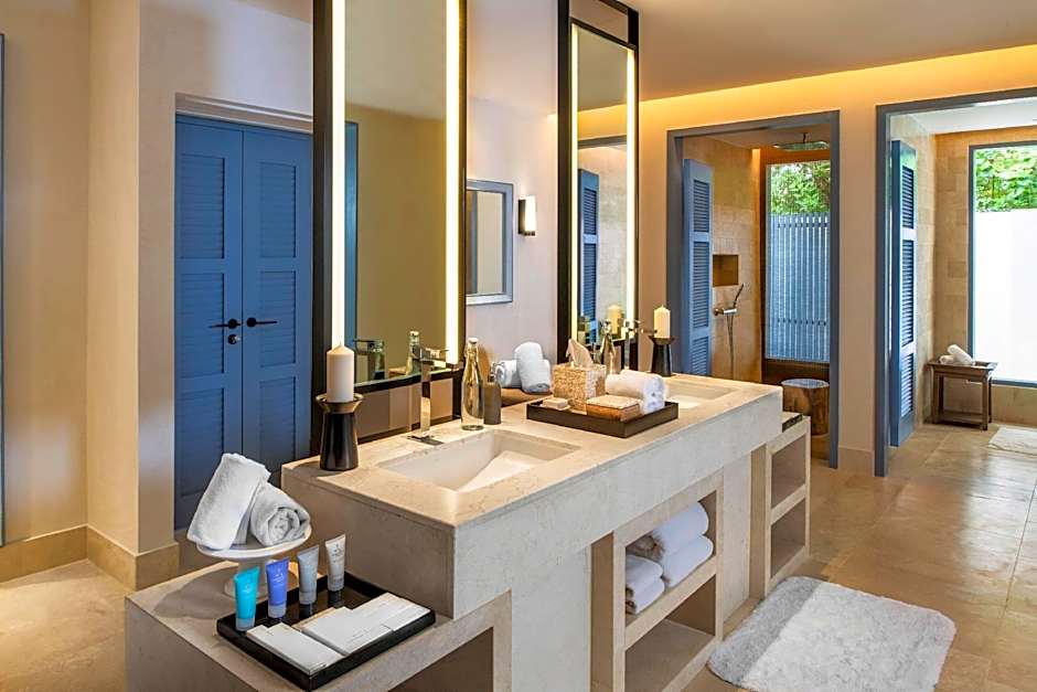 The Halcyon Private Isles Maldives, Autograph Collection