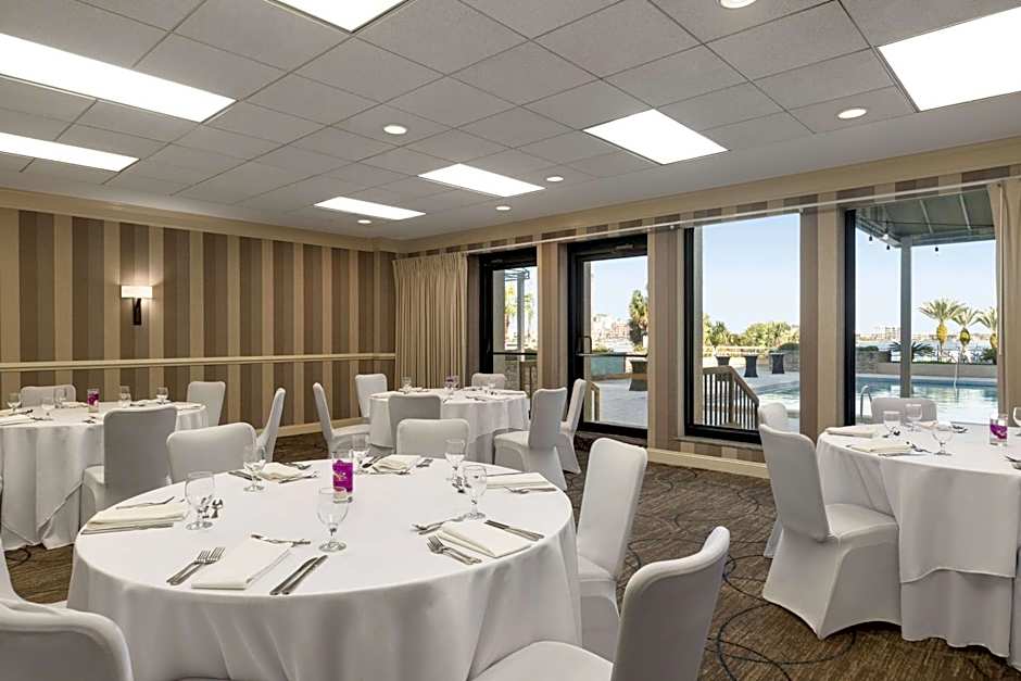 DoubleTree by Hilton Jacksonville Riverfront