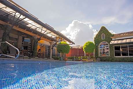 Casa Conde Hotel & Suites