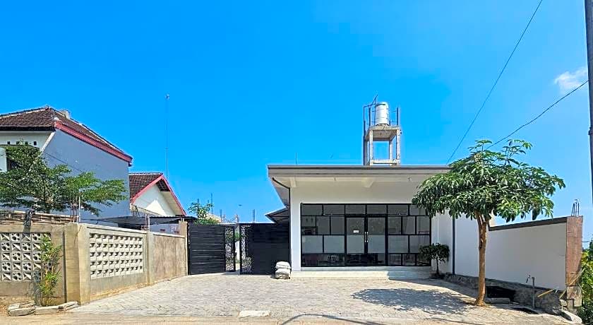 Guest House Saqeena Syariah near Blitar Park RedPartner