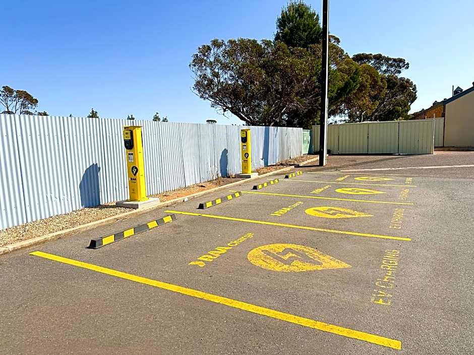 Sundowner Motel Hotel