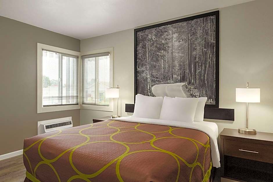 Super 8 by Wyndham Eureka
