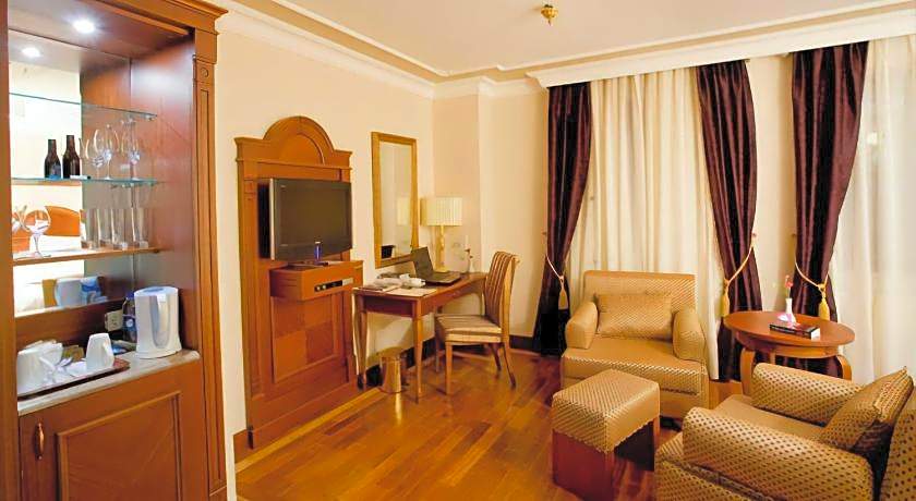 GLK PREMIER Regency Suites & Spa