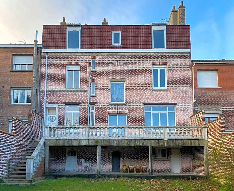 A La Villa Perroy les chambres sont spacieuses et les petit-déjeuners offerts