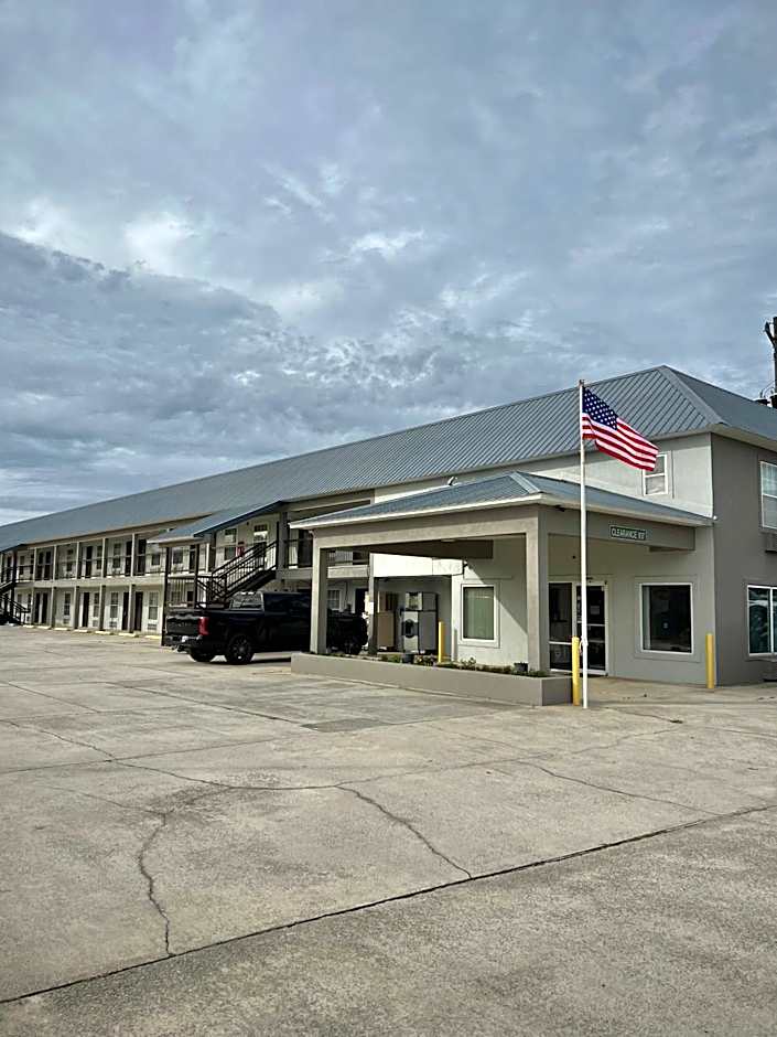 Garden Inn & Suites