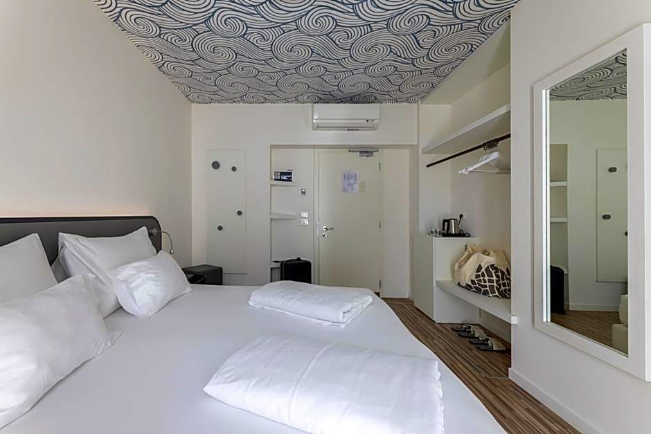 Hi Hotels Torbole - Heated Outdoor Pool & Spa