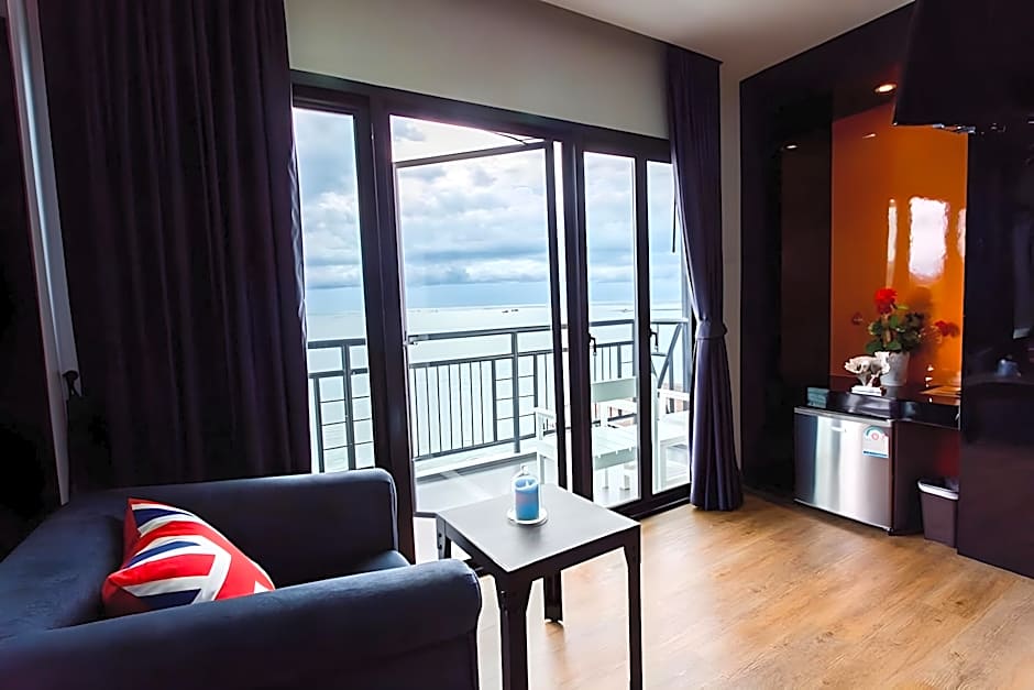 The Loft Seaside Sriracha Hotel