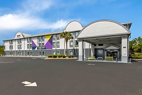 Spark by Hilton Tifton