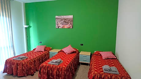 Basic Triple Room with Shared Bathroom