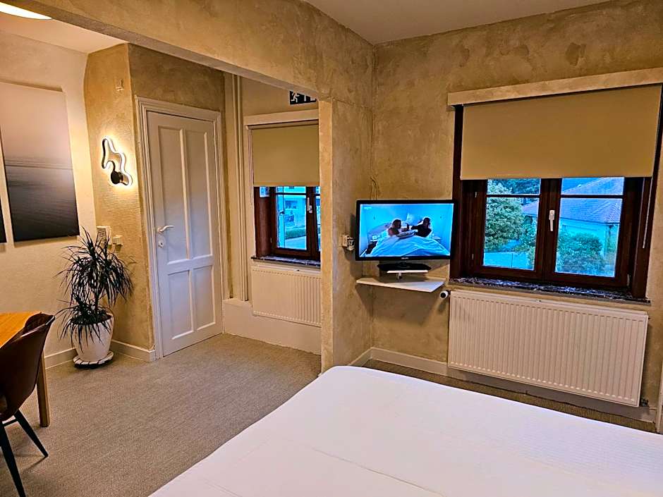 Hotel Westendia and Free Parking Top Breakfast