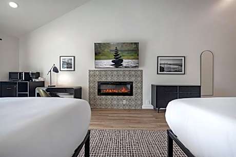 Deluxe Queen Room with Two Queen Beds